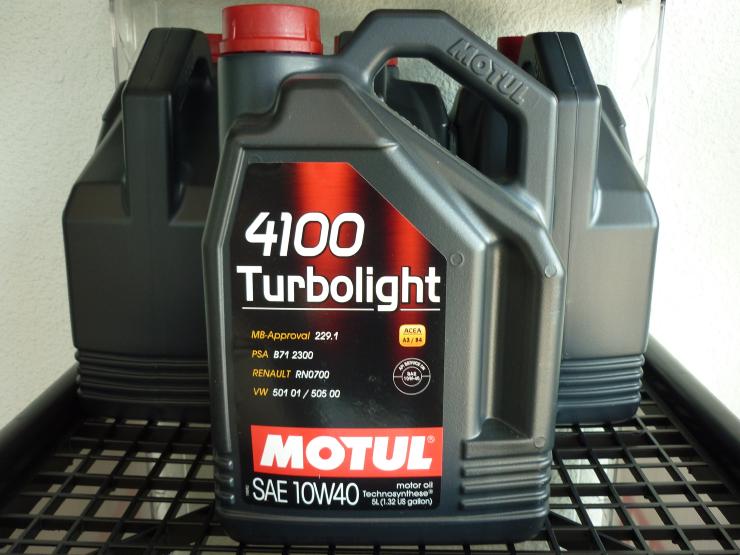 Huile moteur MOTUL turbolight 10w40 bidon de 5L
